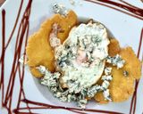 Foto del paso 3 de la receta: Tortos con cabrales, gulas y huevos fritos