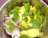 A picture of step 2 of Pudina chutney.