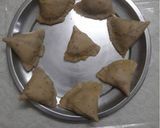 A picture of step 6 of Aloo samosaa.