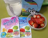 Foto langkah ke 1 dari resep 42. Puding Merah Putih (Puding Lapis Strawberry Susu).