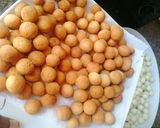 A picture of step 6 of Gullisuwa (milk balls).