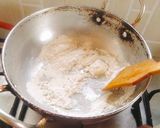 A picture of step 3 of Cheesey Creamy White sauce pasta.