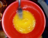 Foto langkah ke 2 dari resep Omelette Mie Praktis.