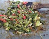 Foto langkah ke 3 dari resep Tumis genjer tauco sederhana.