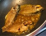 A picture of step 3 of Bengali: Koii Machher Tel-Jhal.