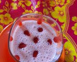 A picture of step 4 of Strawberry Lassi.