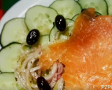 Foto del paso 2 de la receta: Ensalada de pepino con salmón