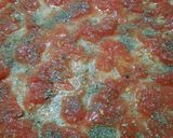 Foto del paso 3 de la receta: Pizza con ajo y tomate (tipo canchera)