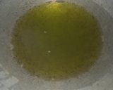 Foto langkah ke 4 dari resep Scallion Oil (minyak daun bawang).