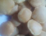 A picture of step 2 of Suji ke golgappe- famous street snack and all time favourite.
