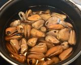 Foto del paso 2 de la receta Mejillones en salsita!!😋