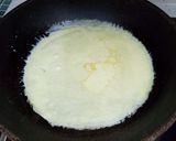 A picture of step 2 of Mango crêpe cake.