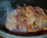 Foto del paso 3 de la receta: Guiso de palomos/ codornices