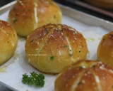 Foto langkah ke 6 dari resep Korean Cream Cheese Garlic Bread.