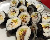 Foto langkah ke 5 dari resep Simple Sushi Roll.