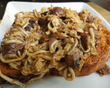 Foto del paso 4 de la receta: Tostada de hongos y gulas