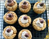 รูปขั้นตอนการทำที่ 4 ของ คุกกี้โอ้ตหยอดหน้าชอกโกแลตที่ชอบ🍫🍪(Oat cookies topping with Favorite Choco Bar)🍫