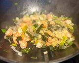 Une image de l'étape 2 de Pâtes et Poireau Crevettes.