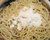 A picture of step 2 of Spaghetti frittata.