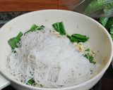 Foto langkah ke 5 dari resep Bihun Goreng Spesial Ayam.