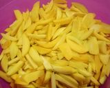 Foto langkah ke 2 dari resep Manisan mangga muda.