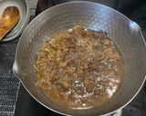 A picture of step 5 of Gyudon (beef and rice bowl).