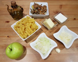 Foto del paso 1 de la receta: Macarrones gratinados con setas y manzana!!