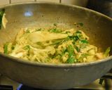 A picture of step 4 of Zucchini noodles with spinach masala curry.
