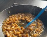 Foto langkah ke 3 dari resep Tumis brokoli daging vegetarian.