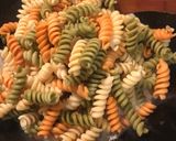 Foto langkah ke 4 dari resep Rainbow Carbonara Pasta.
