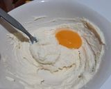 Foto langkah ke 3 dari resep Banana cheese cake no mixer.