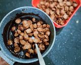 Foto langkah ke 3 dari resep Koko Crunch Cereal Cookies.
