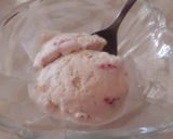 Foto del paso 3 de la receta: Helado de chantilly con frutillas 🍓🍓🍓🍨😋
