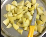 A picture of step 1 of Dahi ke Aloo.