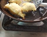 A picture of step 2 of Dahi vada.