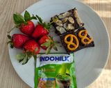 Foto langkah ke 1 dari resep Strawberry Brownies Cup Matcha.