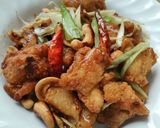 รูปขั้นตอนการทำที่ 5 ของ เม็ดมะม่วงหิมพานต์ผัดไก่ต้นหอมญี่ปุ่น