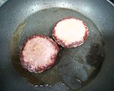 Foto del paso 1 de la receta: Hamburguesa de ternera con pera y gorgonzola