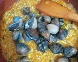 Foto del paso 14 de la receta: Cazuela de arroz al horno con almejas y mejillones al vapor