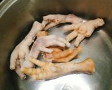 Hình bước làm 1 của món Chân gà hấp tỏi