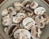 Foto langkah ke 2 dari resep Tumis Cumi Tauge Jamur.