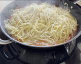 Foto del paso 3 de la receta: Tallarines con cherrys y mantequilla de anchoas