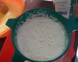 Foto langkah ke 3 dari resep Bolu karamel/ Bolu sarang semut.