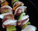 Foto del paso 4 de la receta: Brochetes/pinchos de cerdo 🐖 con salsa de soja 🫑🧅
