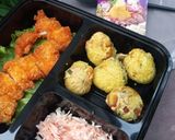 Foto langkah ke 1 dari resep Bekal : Nasi kuning, chicken katsu, salad.