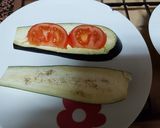 Foto del paso 2 de la receta: Berenjena rellena de queso y tomate