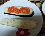 Foto del paso 2 de la receta: Berenjena rellena de queso y tomate