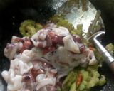 Foto langkah ke 4 dari resep Cumi Pare Tumis Oregano.