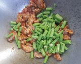 รูปขั้นตอนการทำที่ 1 ของ หมูผัดพริกแกง