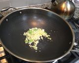 A picture of step 1 of 碗粿rice cake in the bowl.